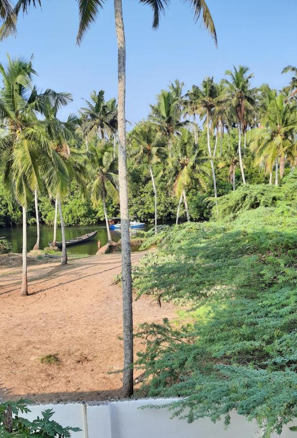 Poovar Sea View Rooms And Boating Family & Couple Only Dış mekan fotoğraf