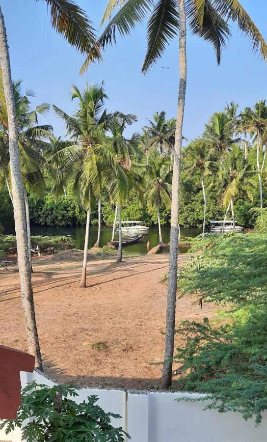 Poovar Sea View Rooms And Boating Family & Couple Only Dış mekan fotoğraf